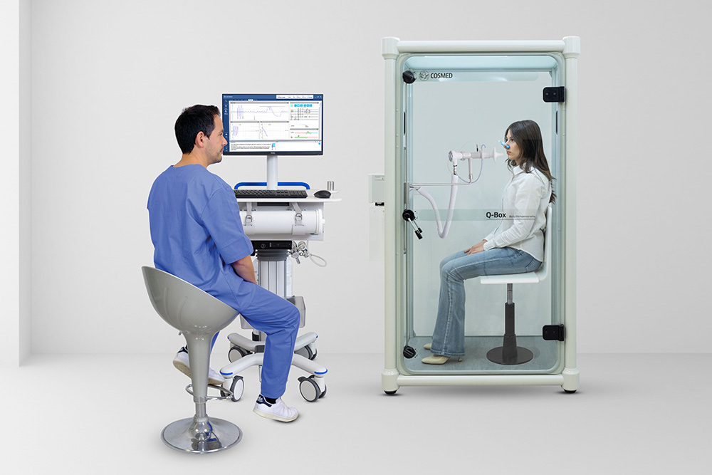Body plethysmography testing with COSMED Q-Box equipment and patient